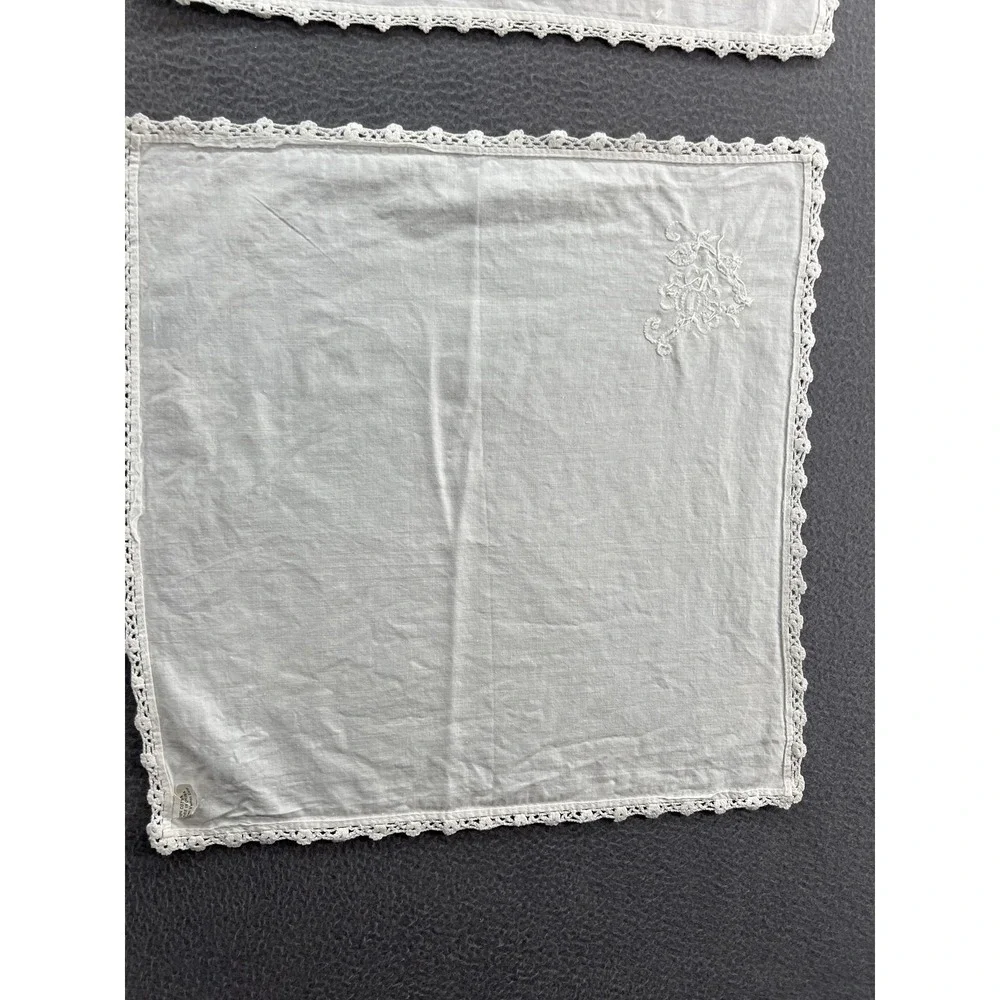Lillian Vernon White Cotton Napkins Set of 4 Floral Embroidery Crochet Lace Trim